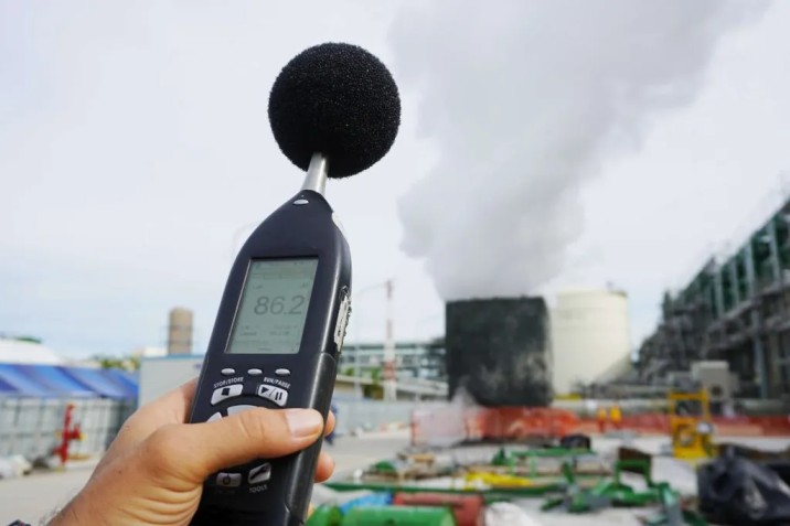 Environmental consultant conducting outdoor noise monitoring in Qatar